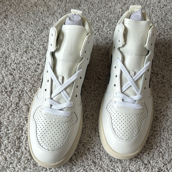 NWT Veja High-Top Sneakers